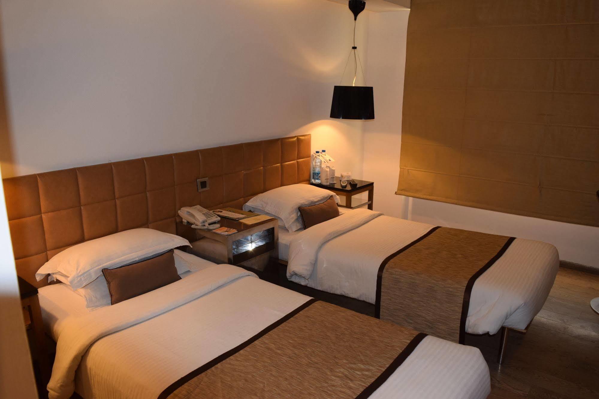 Palace Heights होटल New Delhi